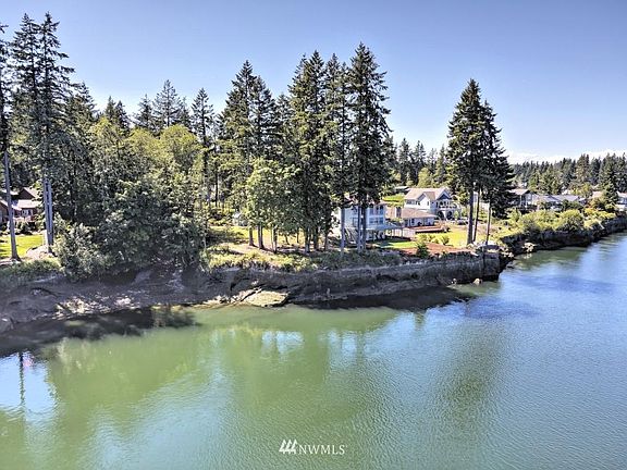 4th image of 111 SE Skookum View Dr