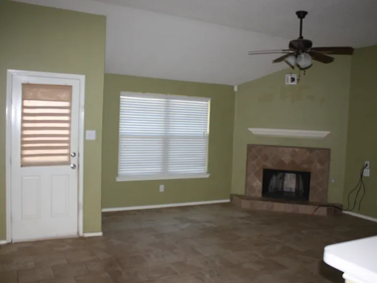 404 Pineview Ln — Photo 8