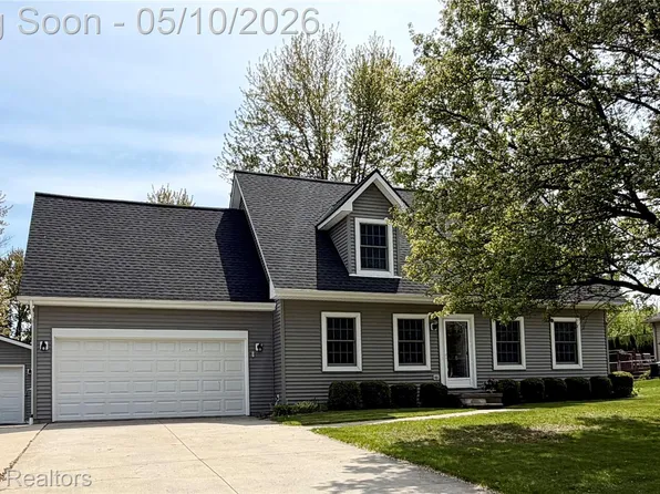 1561 S Delano St, Saint Clair, MI 48079