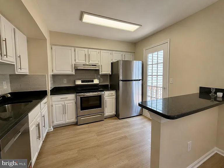 1200 Bond St — Photo 6