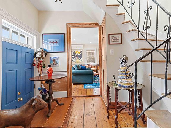 4th image of 137 Pelham St