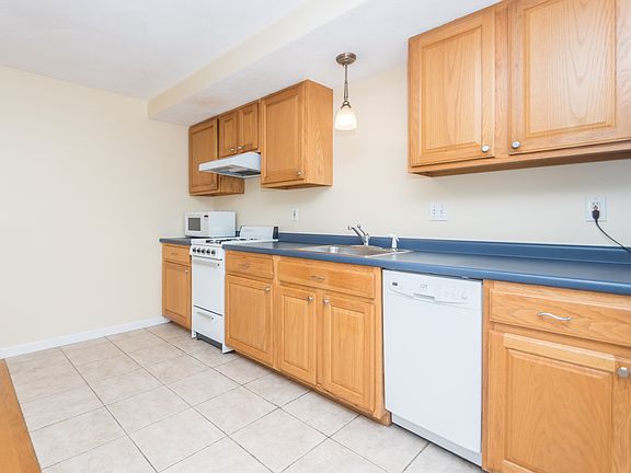 2nd image of 10 Middle Street Ct APT 7