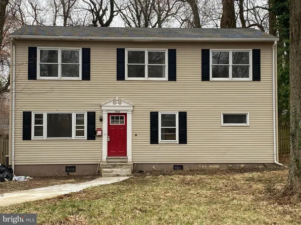 7549 Park Ln, Annandale, VA 22003