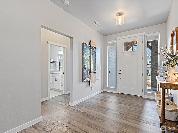 4th image of 4009 60th Avenue NE