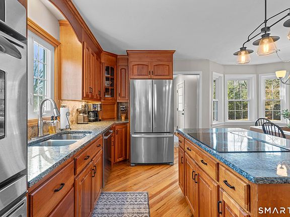 3rd image of 27 Enrico Road