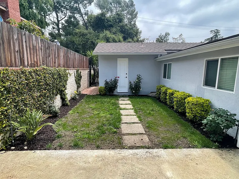 2403 Cross St — Photo 35
