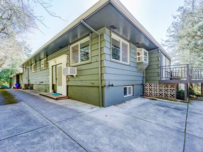 8235 SW Canyon Ln, Portland, OR, 97225