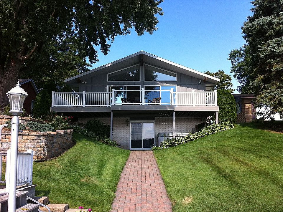 1st image of 2637 N Lakeview Dr