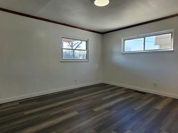 4th image of 561 Trenton Ave