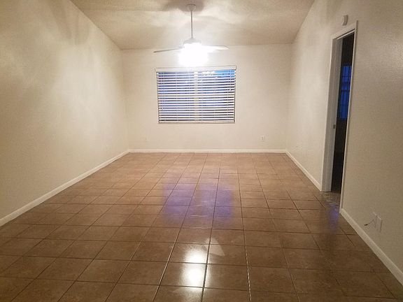 4th image of 831 Orchid Springs Dr
