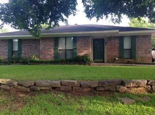 2040 Hubbard St, Paris, TX 75460