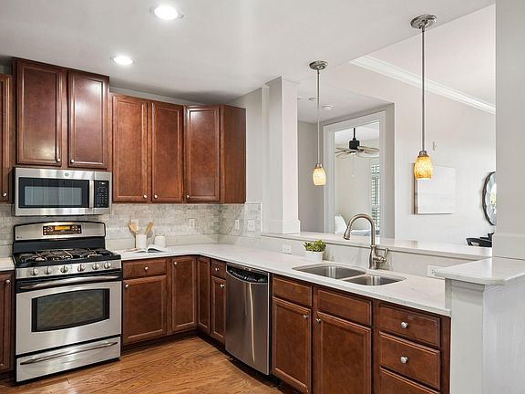 5th image of 135 Pier View St Unit 404