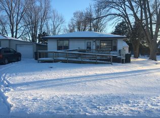 407 E Vine St, Villa Grove, IL 61956