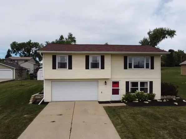 1024 Quarry Ave SW, Cedar Rapids, IA 52404