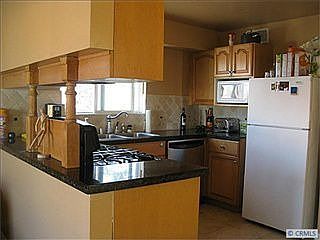 3rd image of 222 1/2 30th St #2