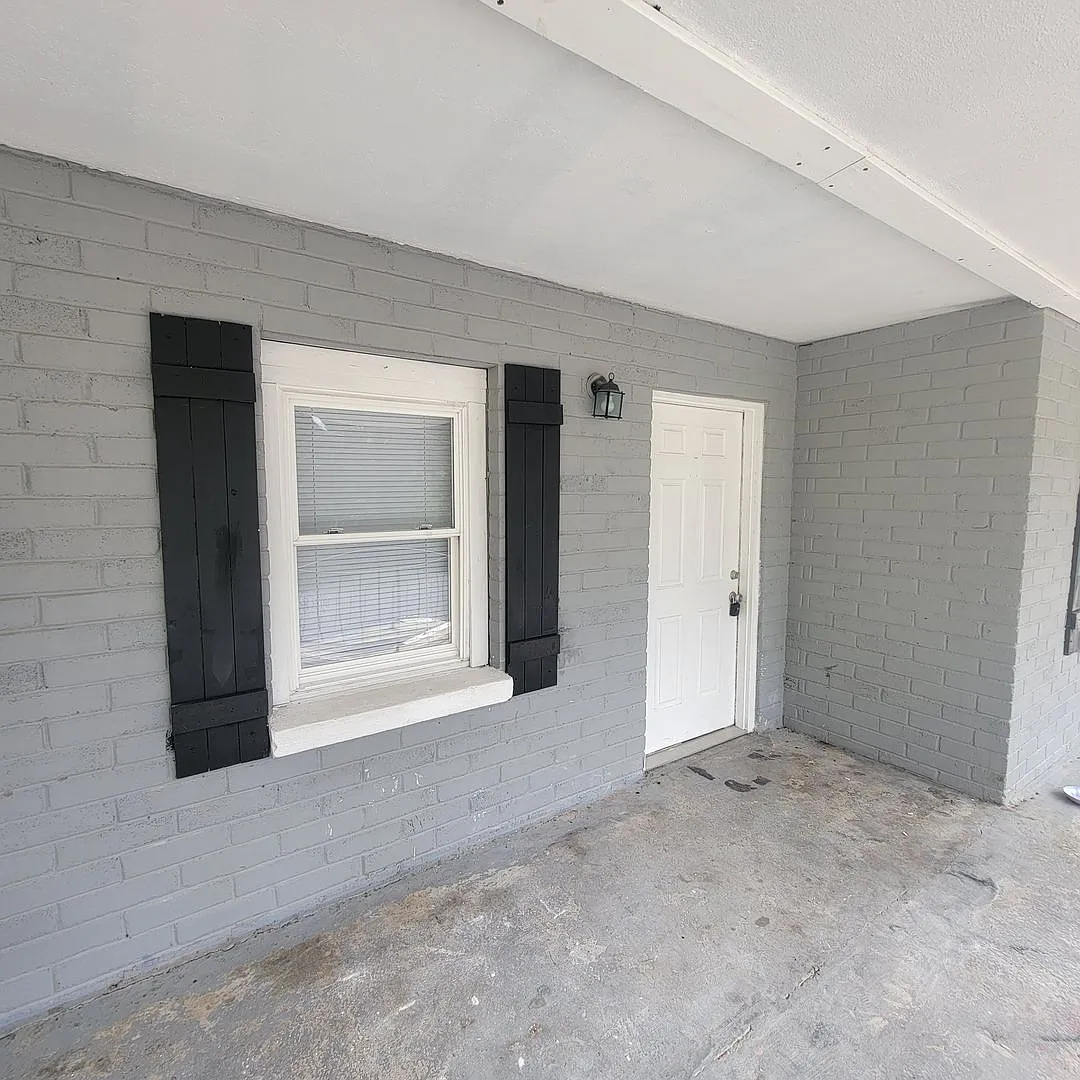2465 Benton Young — Photo 2