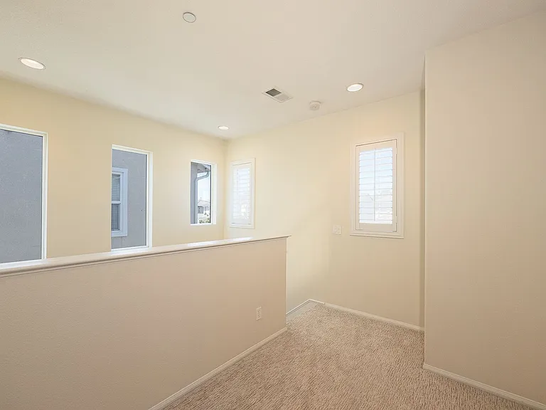 326 Lakeview Ct — Photo 19