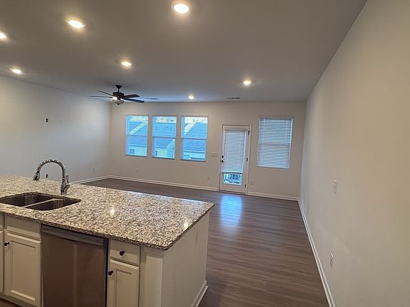 3rd image of 380 Whitetail Cir