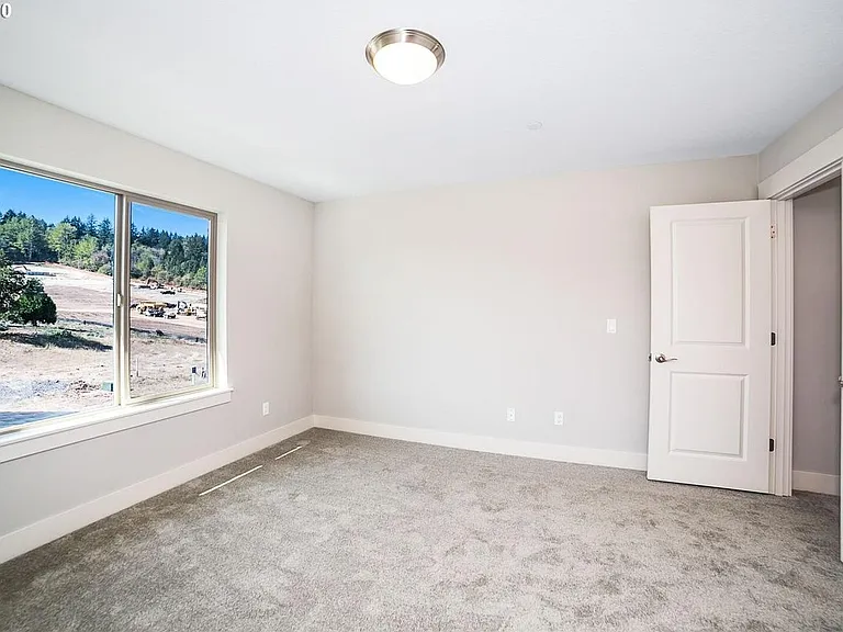 1530 NE 37th Ave — Photo 15