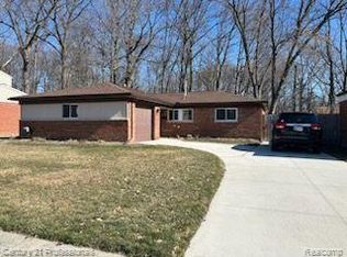 23488 Barfield St, Farmington Hills, MI 48336