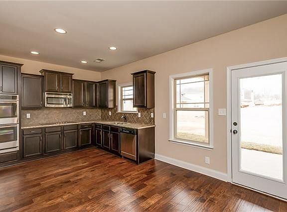5th image of 129 Irishman Way