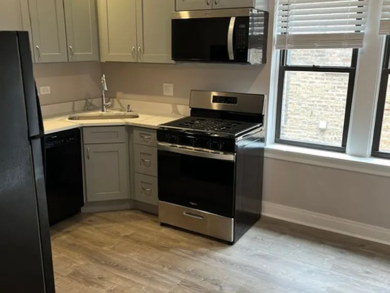 6752 S Michigan Ave — Photo 3