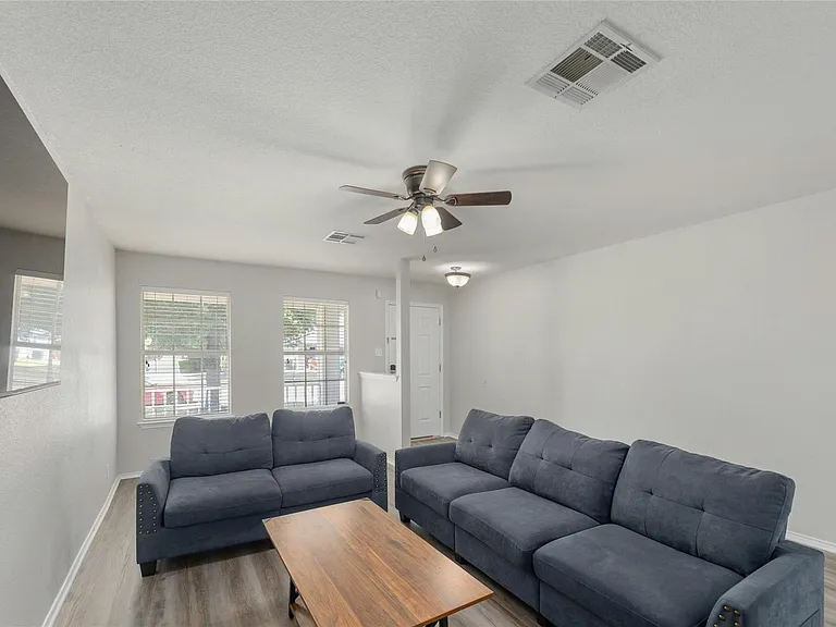 113 Matthew Dr — Photo 6
