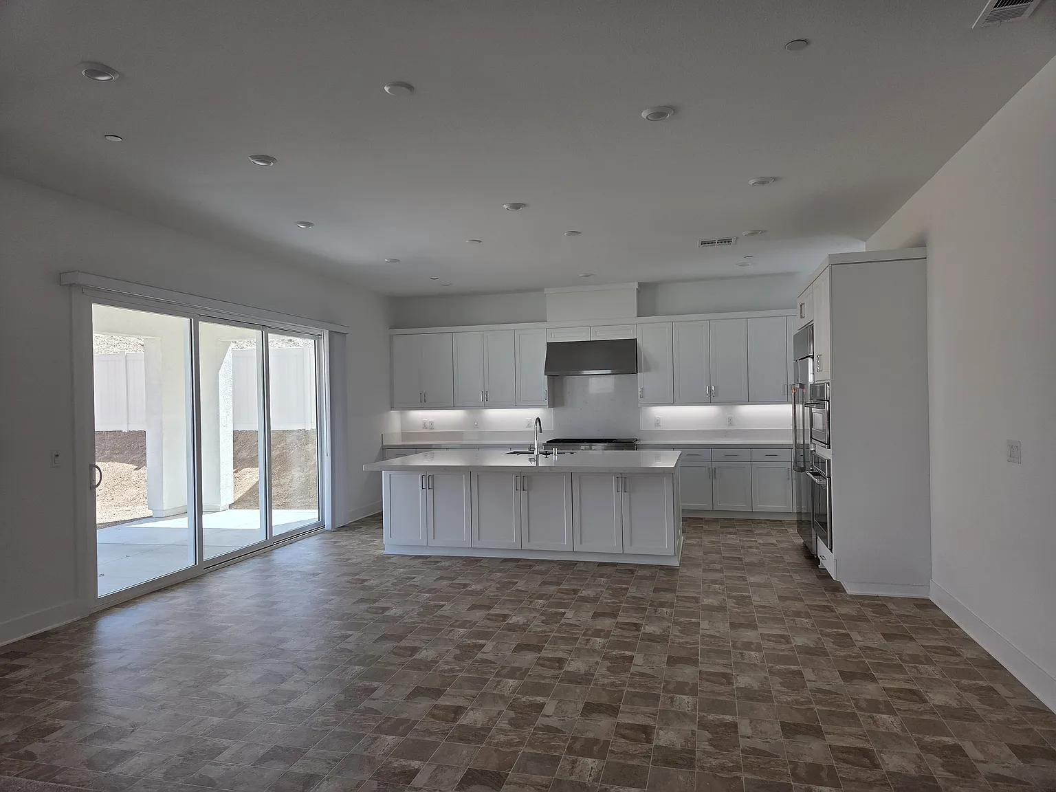 4 bed, 3421 sqft, $6,995 — Photo 1