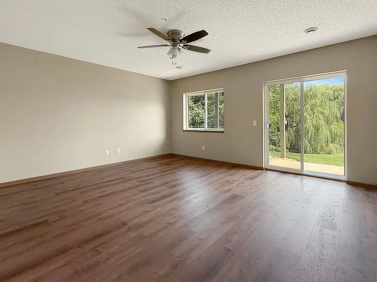 15251 Maryland Ave — Photo 13