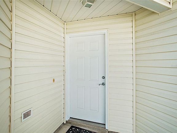 3rd image of 888 Tanglewood Pl