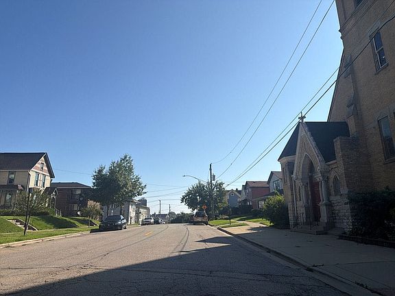 5th image of 327 W Chicago St