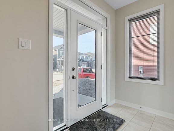 4th image of 119 Hackamore Cres