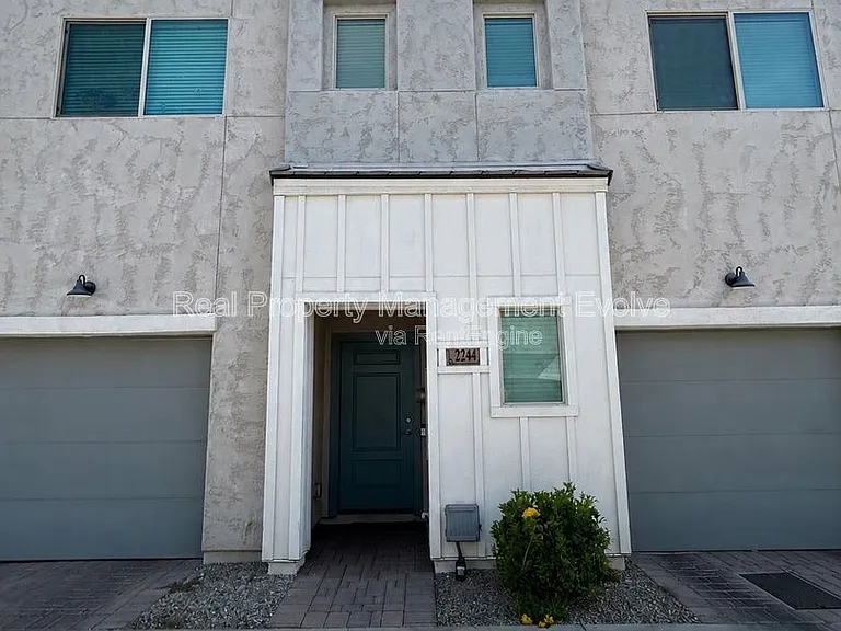 2244 W Laurie Ln — Photo 1
