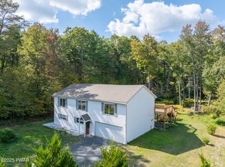 153 Hatton Rd, Hawley, PA 18428