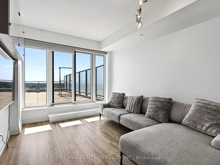9618 Yonge St #801 — Photo 5