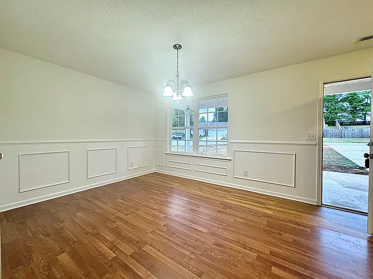 413 Braden Ct — Photo 3