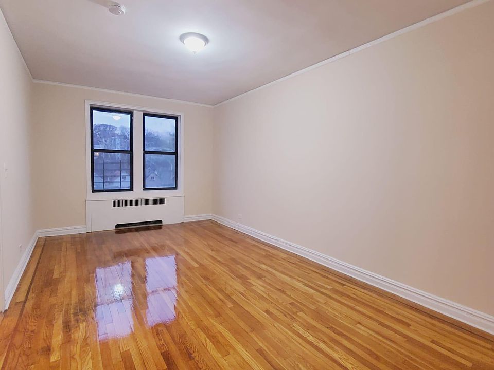 1st image of 33 Loudoun St #2C