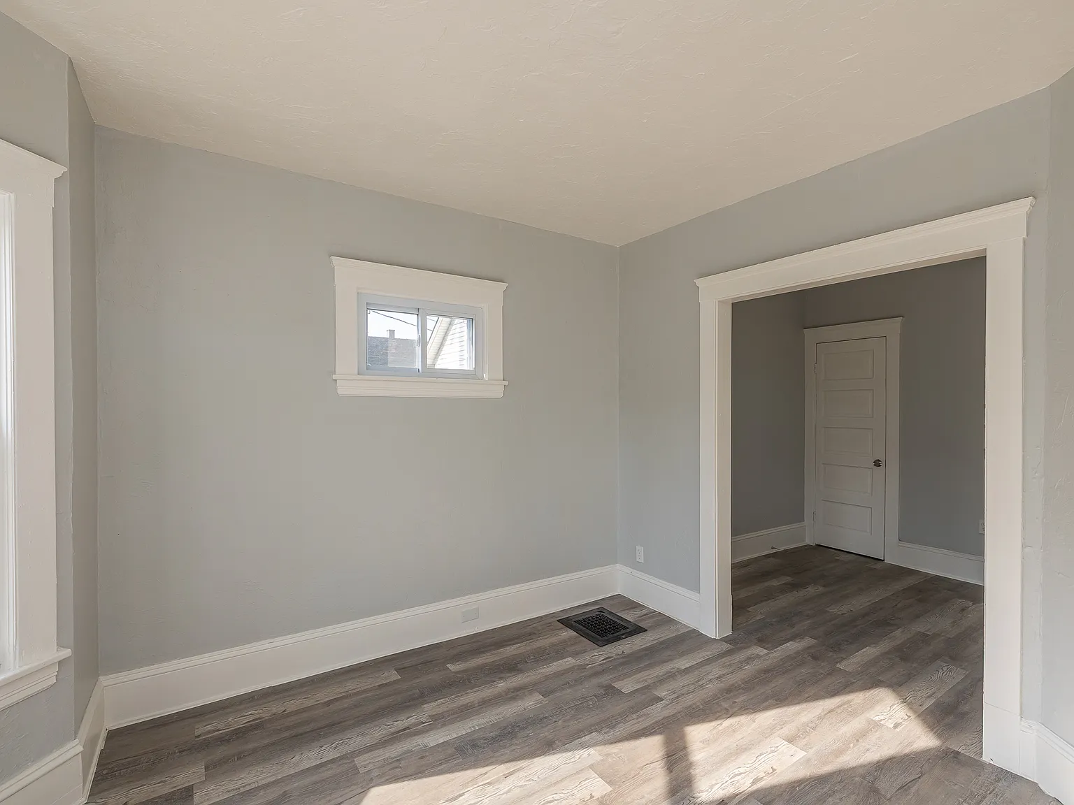 Renovated 2 Bedroom units — Photo 2