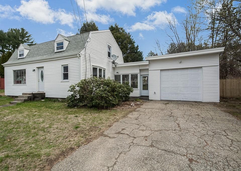 1st image of 10 Woodland Dr