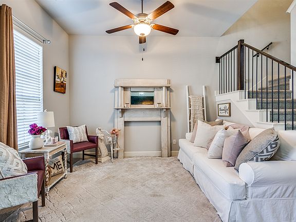 3rd image of 1132 Moonstone St