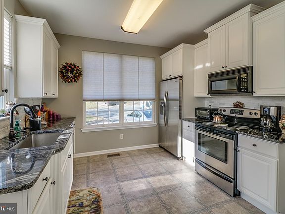4th image of 211 Thomas Ln S
