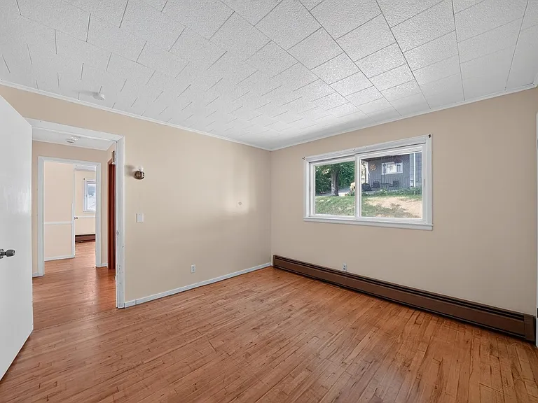 11 Spencer Ave — Photo 25