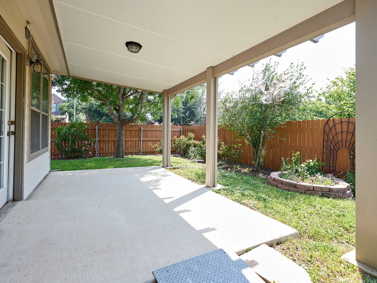 8724 Keynes Ln — Photo 3