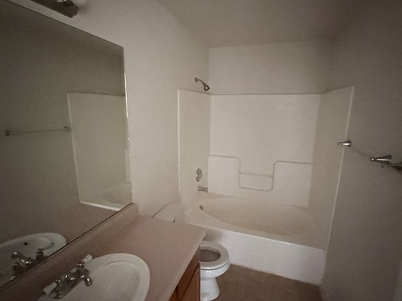 3rd image of 140 Palmer Ct