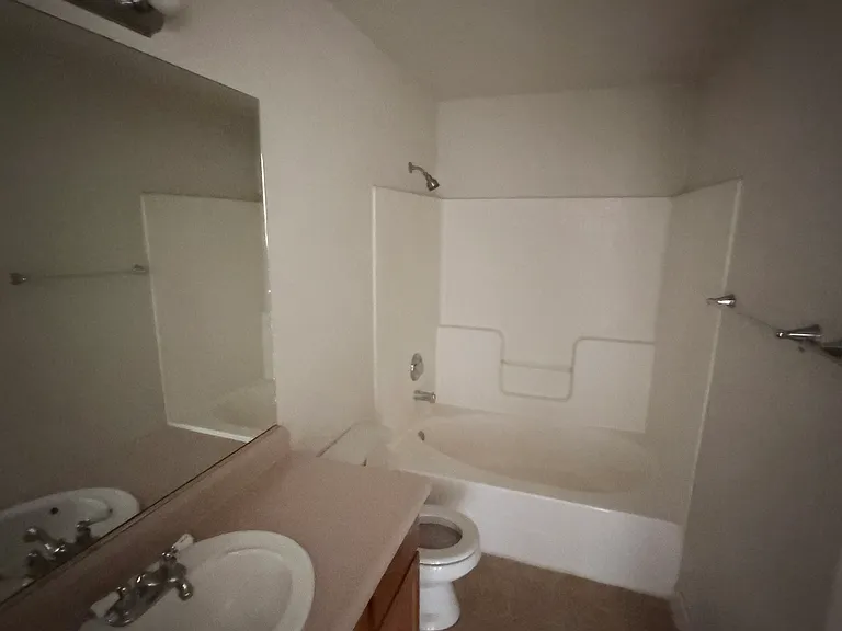 140 Palmer Ct — Photo 3