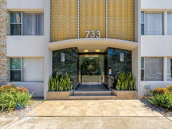 view of entrance to bldg