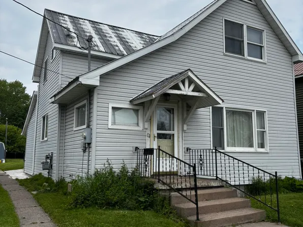 1206 Seymour St, Sault Sainte Marie, MI 49783