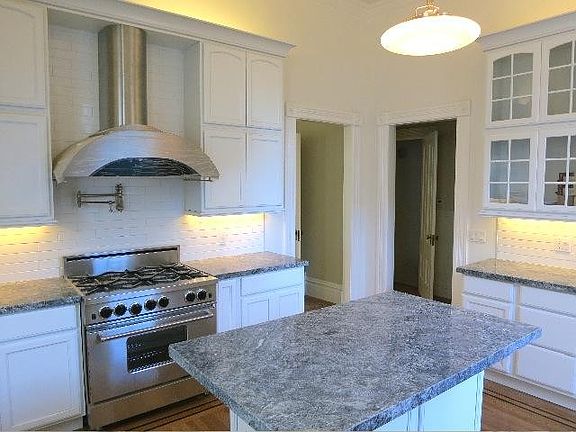 4th image of 904 Steiner St