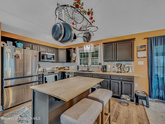 4th image of 63 Millers Farm Ln