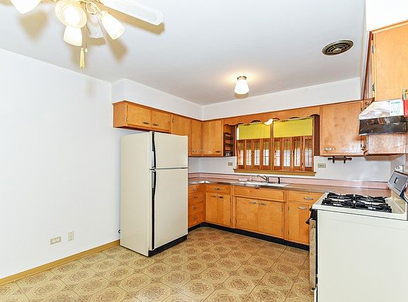 5th image of 10029 S Minnick Ave
